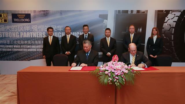 Trelleborg and Hyster sign partnership agreement