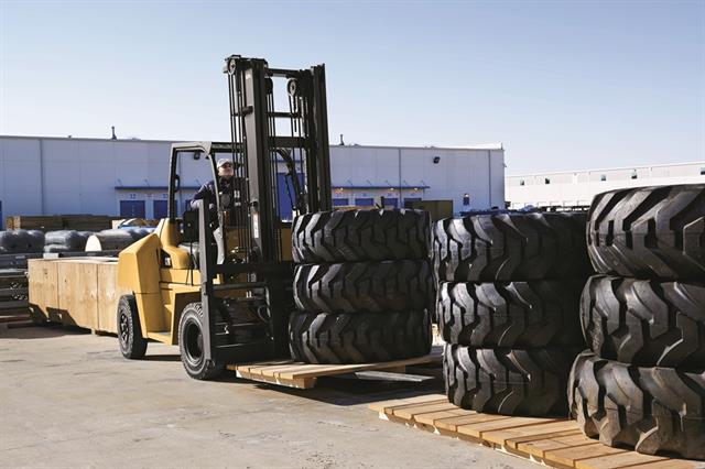 The DP70N diesel-powered counterbalanceblends strength, stability and durability with a clean, fuel-efficient engine and user-friendly design.