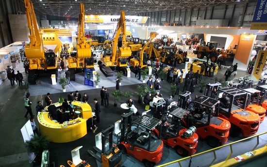 Lonking presented its four main product ranges at the show: the wheel loader, excavator, forklift and road roller.