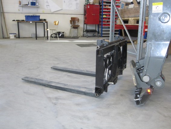 Hydraulic Fork Positioner makes Material Handling easy