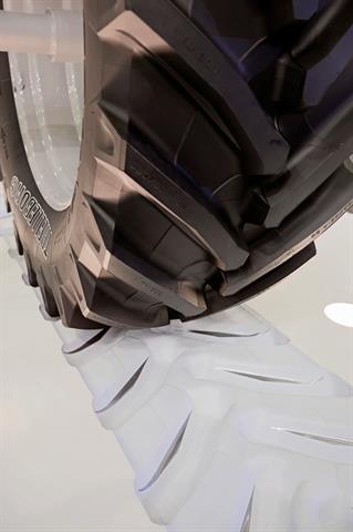 The ProgressiveTraction tyre is a new concept in agricultural tyres, specifically designed to improve farming efficiency thanks to its double lug.