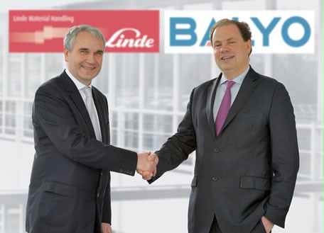 Chief sales officer Christophe Lautray, representing Linde Material Handling (left), and CEO Fabien Bardinet, representing robotics specialist Balyo.