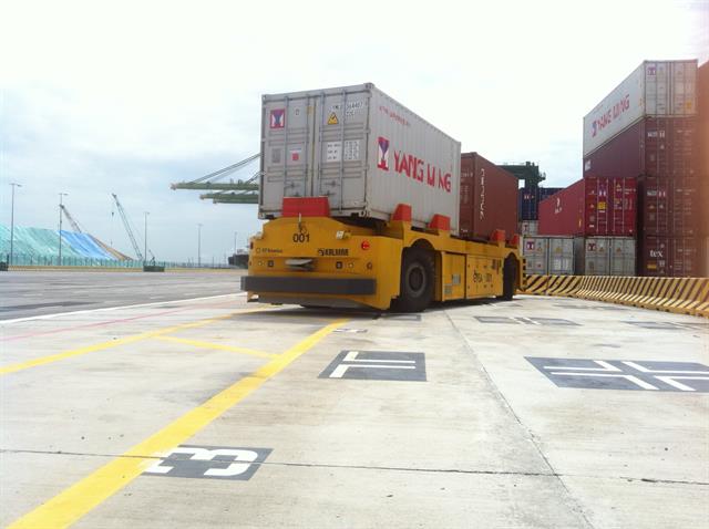 The software, originally developed by Kalmar for its AutoShuttle automated shuttle carrier, automatically controls the AGVs, guiding the vehicles along their given routes.