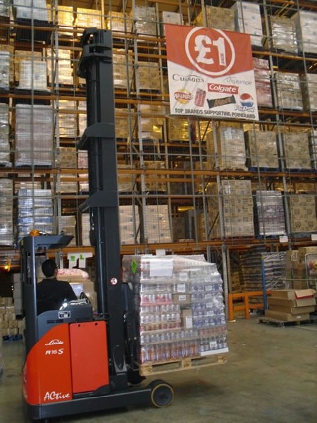 Poundland takes on extra Linde forklifts to prepare for Christmas.