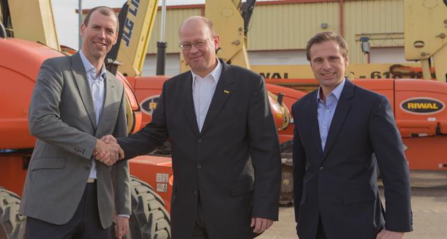 (L-R) Norty Turner, CEO of Riwal; Markus Reitermayer, head of business development of Prangl; and Guillaume Getas, international rental manager of Riwal.