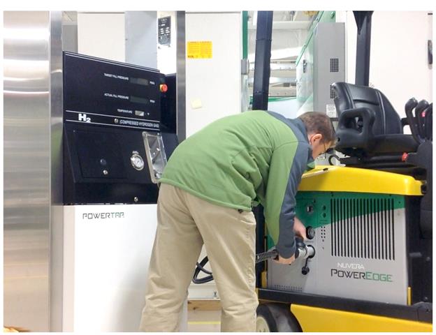 Fast fueling of a PowerEdge® in a Class I Yale® truck