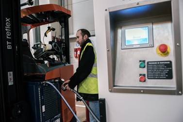 A pilot fleet of fuel cell-powered trucks has started to operate since March at Neuville Aux Bois.