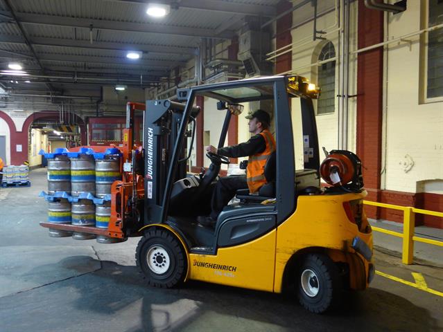 Camerons switced to TFG 425s hydrostatic drive counterbalance trucks