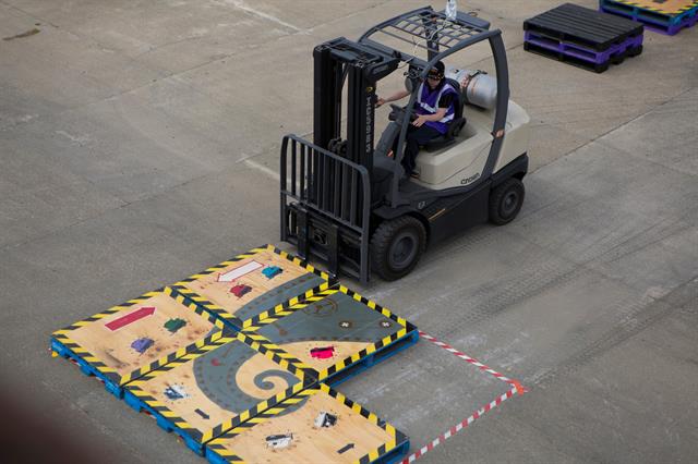 Pallet Puzzle: It's all about speed. A jigsaw puzzle made of pallets. The first driver to complete the puzzle wins.