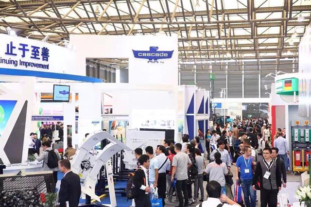 Lots of action at the Cascade display