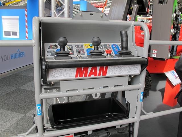 The Safe Man System helps minimise risks of crushing.