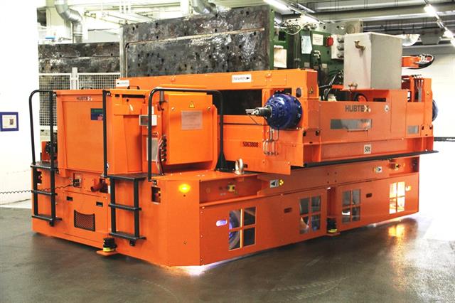 The multidirectional tool changer adapts to a variety of tool sizes.