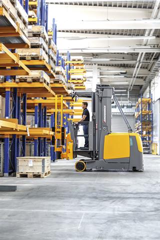 Jungheinrich adds Kombi Stacker