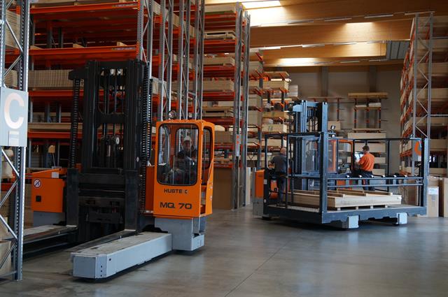 HUBTEX Electric multidirectional sideloader at Frischeis.