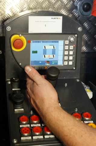 Ergonomic one-man operation thanks to semi-automatic order-picking