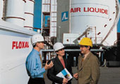 Air Liquide Canada supplies hydrogen to Walmart's forklift fleet.