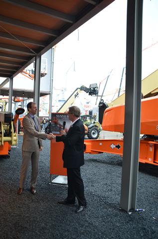 JLG sells first 1500AJP to Riwal