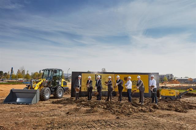 Officials preside over the start of works for Wacker Neuson