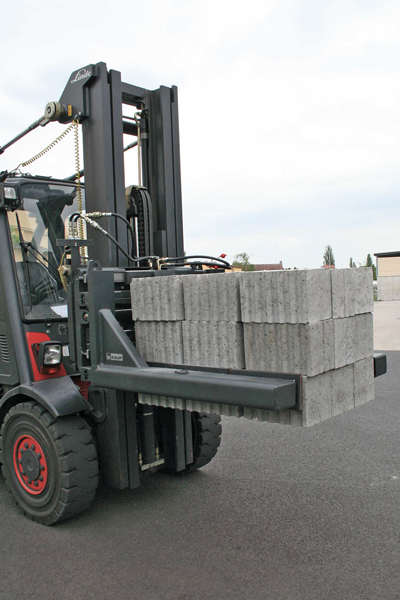The Block Clamp T412V-3 will be part of the construction equipment display-area of the KAUP open-air site.