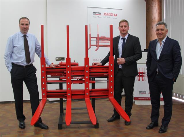 Ingmar Grabbe presented the new MEYER Profile Guided Pallet Handler, supported by Roberto Scotti and Thomas Auringer