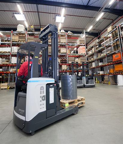 33 forklifts guarantee delivery service