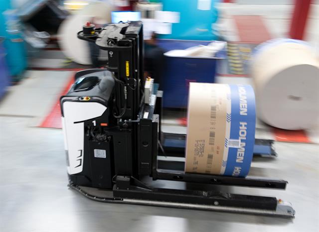 Automation is becoming familiar also in the warehouses.