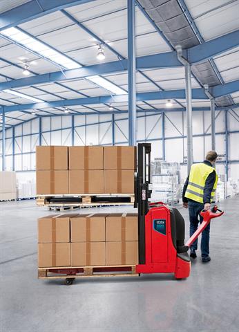 The T16L ION pallet truck and the Linde D08 ION double stacker are powered by lithium-ion batteries.