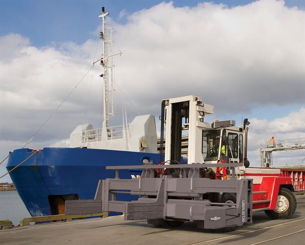 Large-Scale Handling with Cascade's Speciality Pulp Bale Clamp
