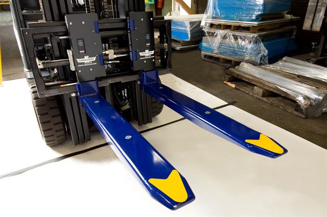 Cascade's mobile weighing iForks Pro mounted on the 55K Fork Positioner