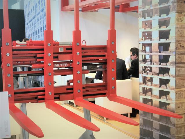 The new MEYER Profile Guided Multiple Pallet Handler