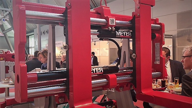 Solution for Full Maintenance & Fleet Operations: MEYER High Performance Fork Positioner