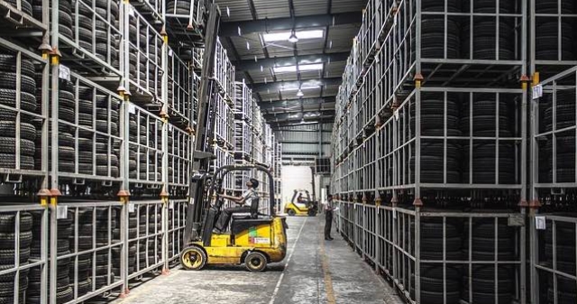 Safety exclusion zone loading/unloading