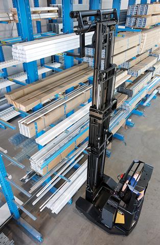 High-quality fork positioner provides the wide spread needed to handle anything.