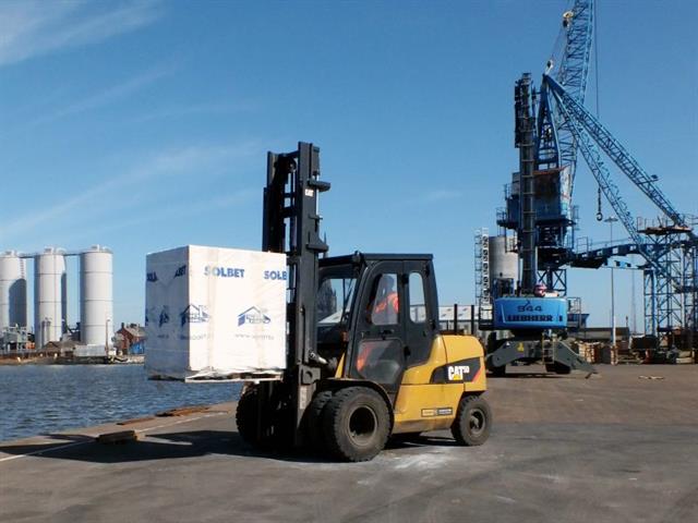 Global Shipping Services has added 22 diesel-powered Cat forklifts