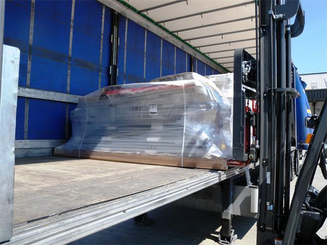 Bolzoni Auramo Reach Forks: ideal for bulky loads and different size pallets.
