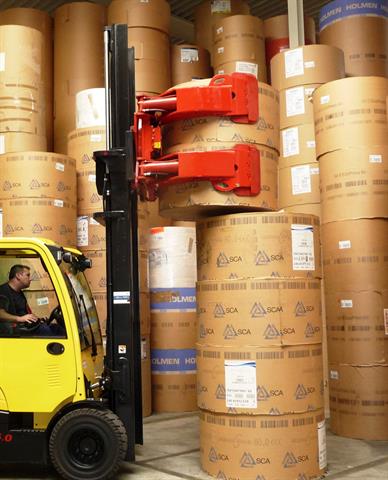 Warehouse Handling with Bolzoni Auramo Series AR paper roll clamp.