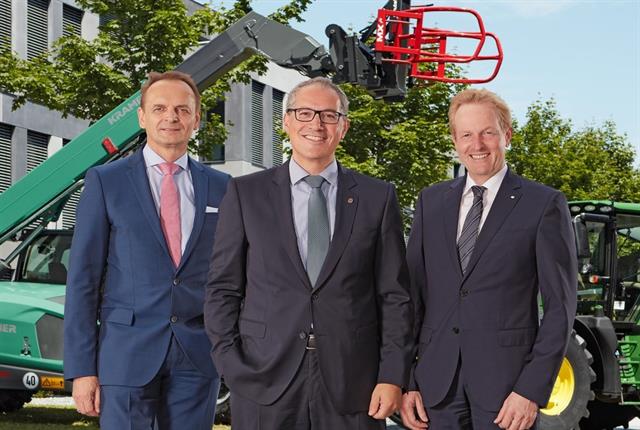 (l-r): Martin Lehner (Wacker Neuson, CTO), Cem Peksaglam (Wacker Neuson, CEO), Christoph Wigger (John Deere, Vice President Sales & Marketing)