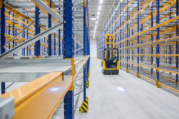 The Bochum logistics facility has over 19 km of racking.