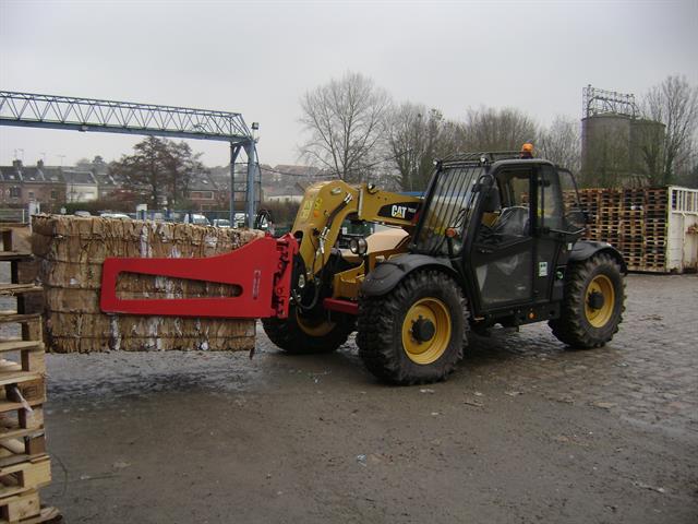 A.T.I.B. 474 serie Recycling Bale Clamp, loading operation