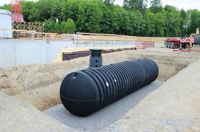 The 5T411BZA fork positioner is used in the production of GRAF plastic tanks - CARAT XXL