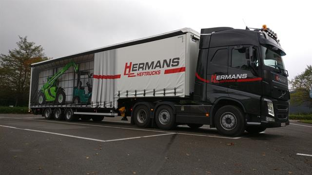 Hermans Heftrucks' new curtain side trailer