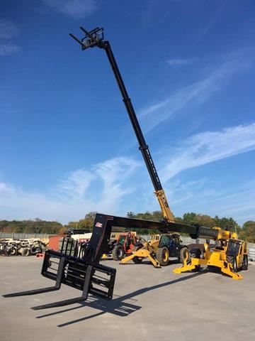 Load Lifter Reach 1056-G vs. CAT TL 1055C