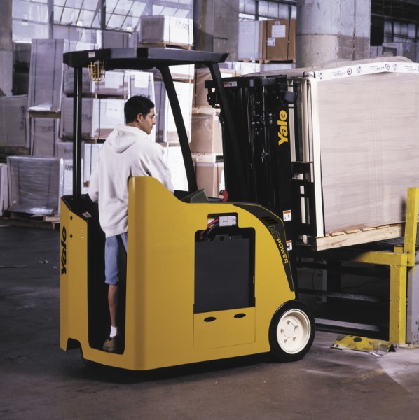 Yale's ESC030-040AC series forklifts are suitable for dock and drive-in or drive-through rack applications.