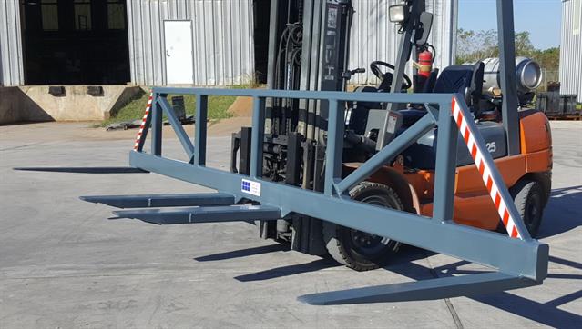 Fork spreader fork mounted