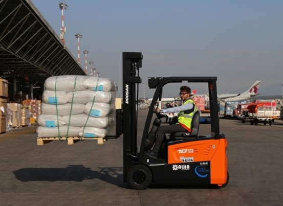New electric Doosan forkliftsat Alha Airport MXP – Malpensa
