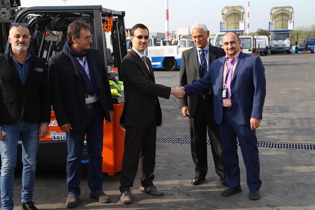 Filippo Marchio (Car.S Logistic owner), Giuseppe Acampora (Alha Facility Manager), Pietro Durazzini (Doosan Country Manager Italia), Alessandro Cappella (Alha General Manager), Fabio Perugini (Alha Purchase Manager)