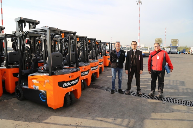 Filippo Marchio (Car.S Logistic Owner), Pietro Durazzini (Doosan Country Manager Italia), Mauro Mischiatti (Car.S Logistic Sales Manager)