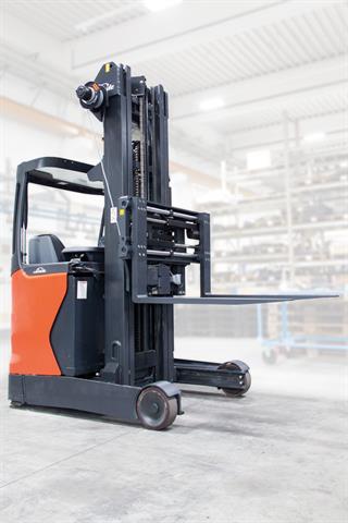 The 2T160B fork positioner with electronic drive and patented control system