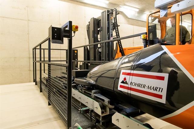 The bobsleighs are pulled onto the platform by a gripping system.