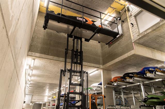 The sideloader is used to transport the bobsleighs to the start line.